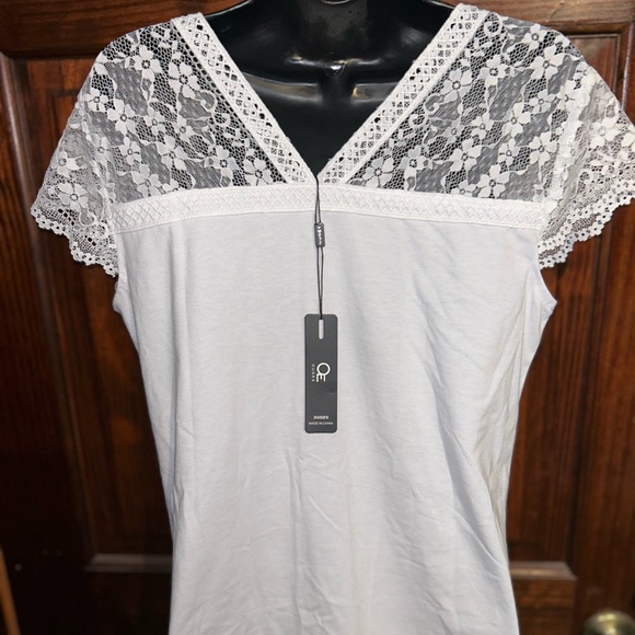 Amazon women white tshirt lace sleeve - Picture 3 of 4